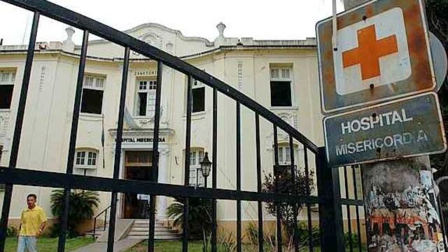 La joven está internada en el Hospital Misericordia, en grave estado.