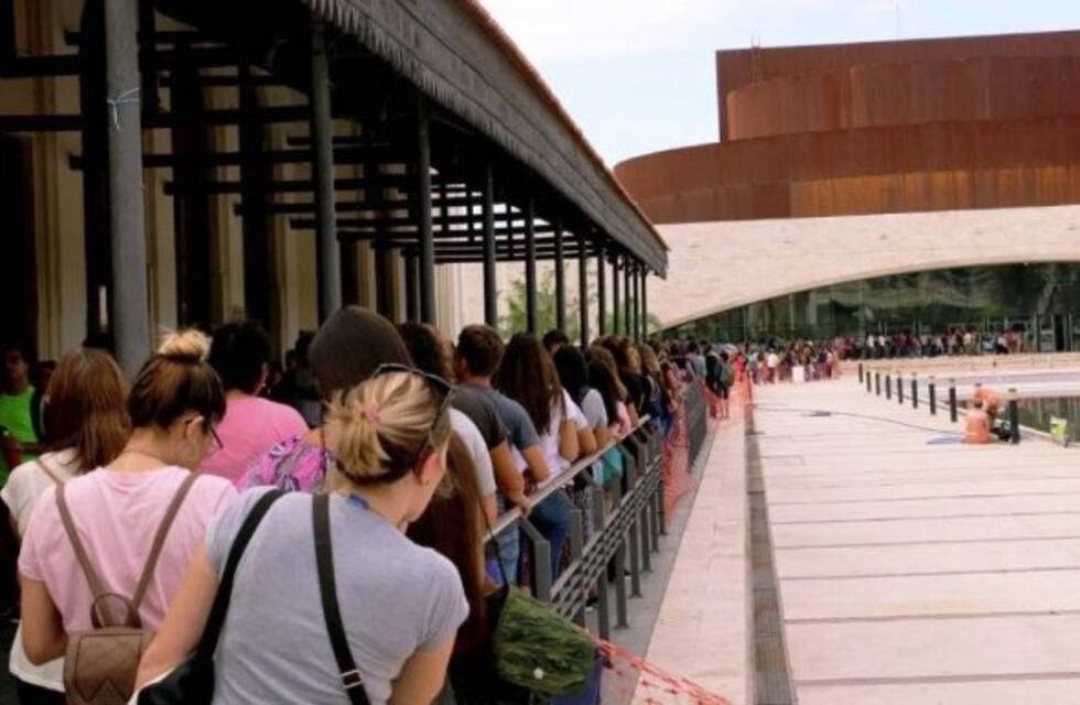 Furor y cuadras de cola por una entrada para la Fiesta del Sol