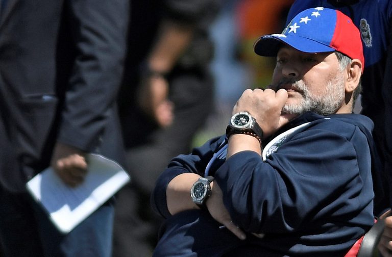 Maradona prepara el equipo que enfrentará a Estudiantes en el clásico platense