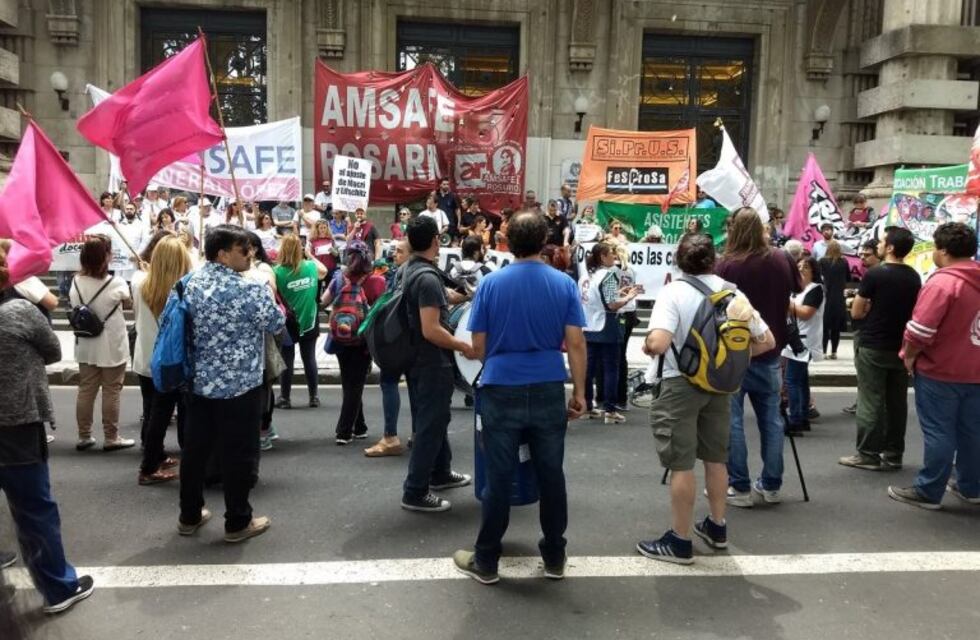 Estatales marcharon por la reapertura de la discusión salarial