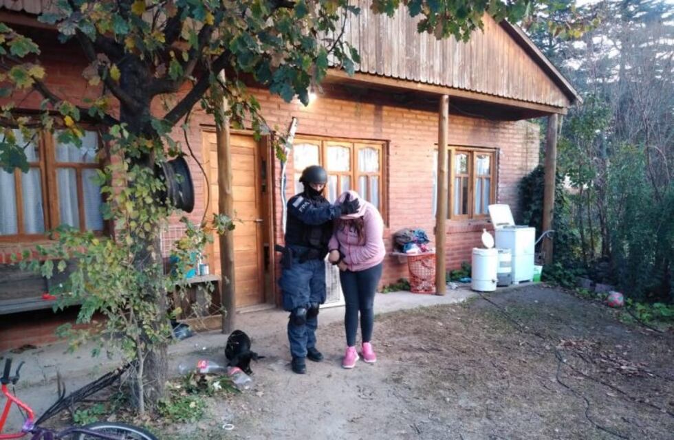 Dos familias detenidas por ejercer el narcomenudeo