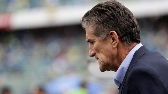 Argentina's coach Edgardo Bauza arrives for a 2018 World Cup qualifying soccer match against Bolivia in La Paz, Bolivia, on Tuesday, March 28, 2017. (AP Photo/Victor R. Caivano) la paz bolivia edgardo bauza eliminatorias campeonato mundial 2018 futbol fut