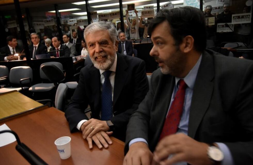 Éstas son las causas que complican a Julio De Vido