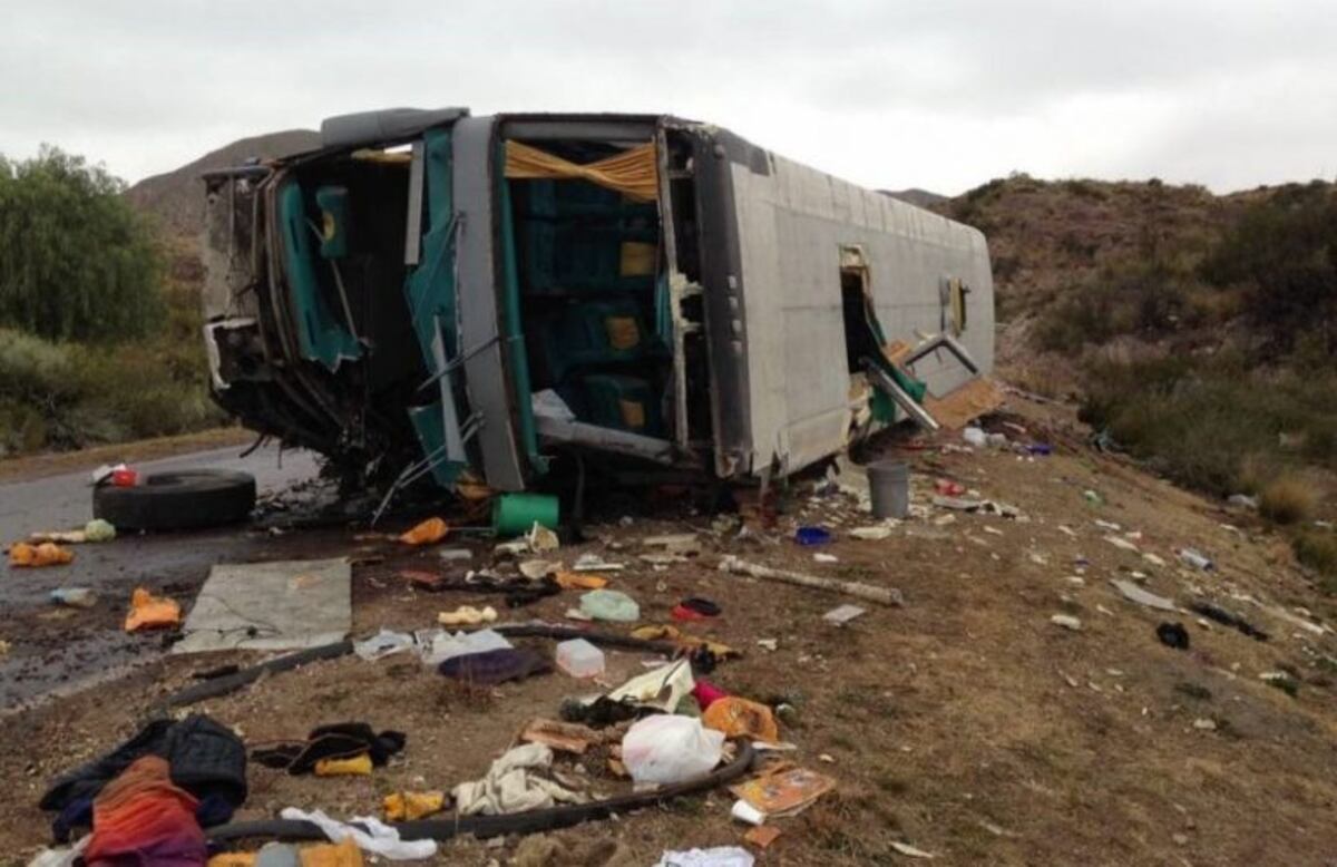 Micro volcado en Cuesta de los Terneros San Rafel