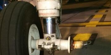 avión de Austral perdió una rueda del tren de aterrizaje cuando arribó a Rosario\u002E (@isaiasmajul)