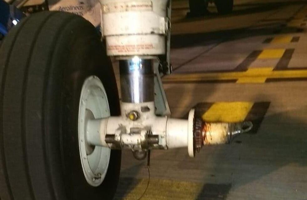 Un avión de Austral perdió una rueda cuando aterrizó en Rosario