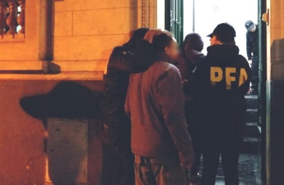 La Policía Federal recibió una alerta de Suiza y detuvo a dos personas por distribuir pornografía infantil