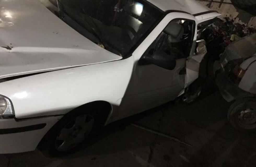 Gendarmes chocaron con un auto estacionado: tres heridas