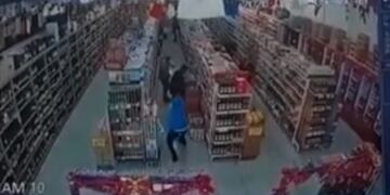 Balearon a un supermercadista chino en Mar del Plata en un aparente ataque mafioso (Imagen: Captura Cámara de Seguridad)