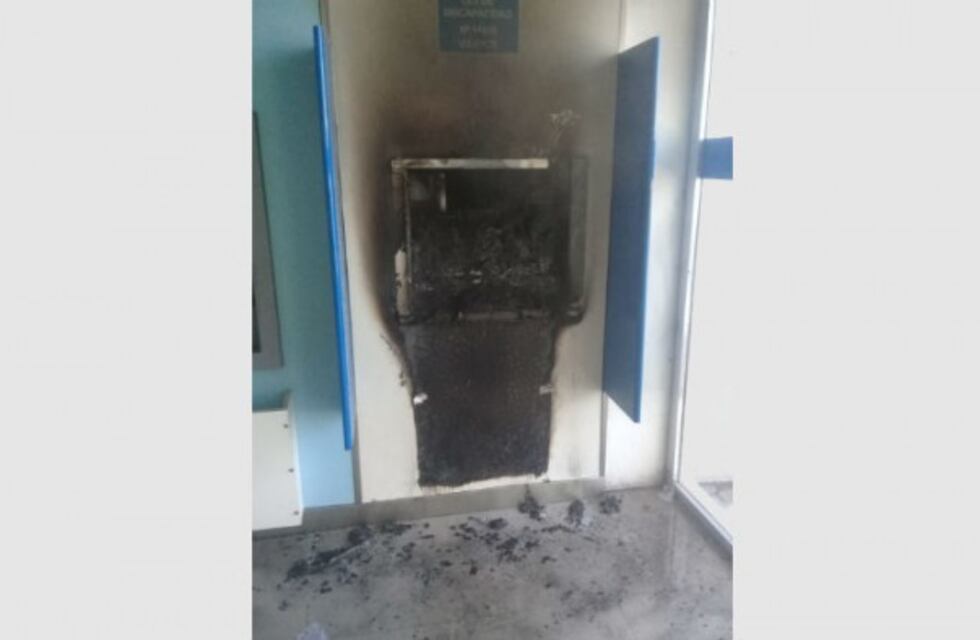 Fue intencional el incendio al cajero del Banco Nación y un hombre quedó demorado