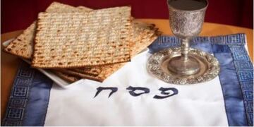 El matzá pan sin levadura en la celebración de Pésaj que en este 2020 se extendió 8 días desde el miércoles 8 hasta el próximo jueves 16 de abril\u002E )Imagen Ilustrativa)