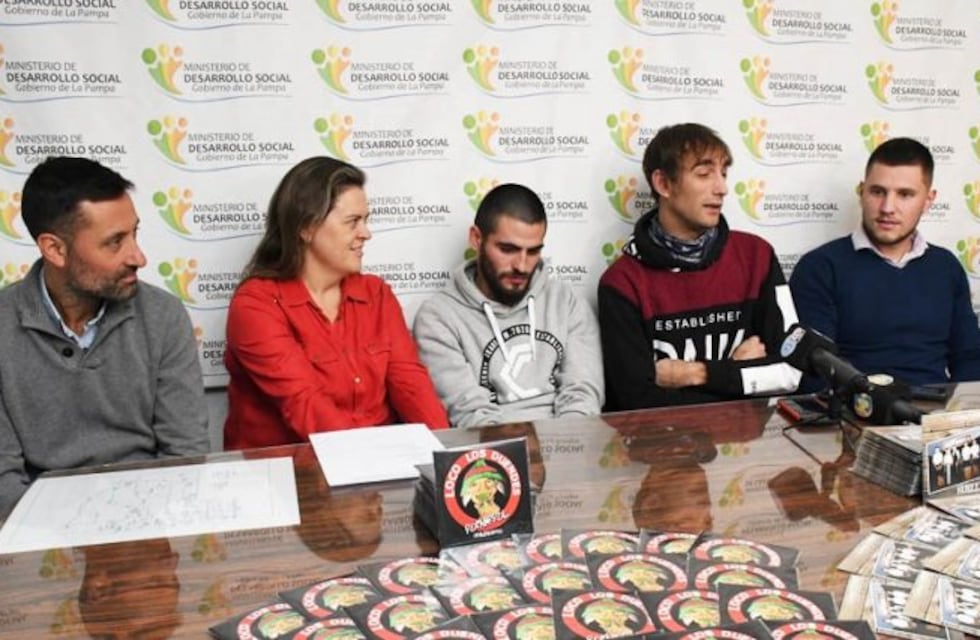 Los ganadores del certamen de música Pampa Joven recibieron los CD's del premio