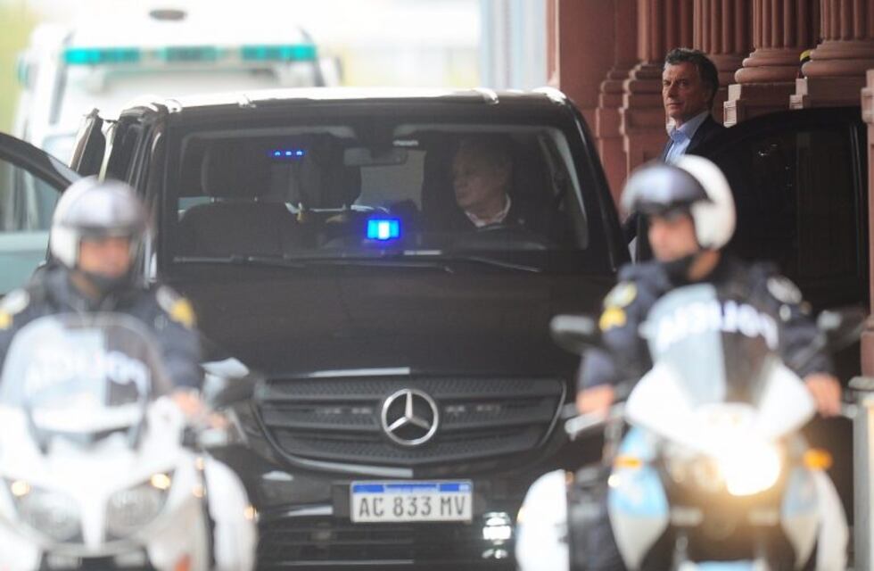 Macri atribuyó "a la duda de los mercados" el alza del dólar y el riesgo país