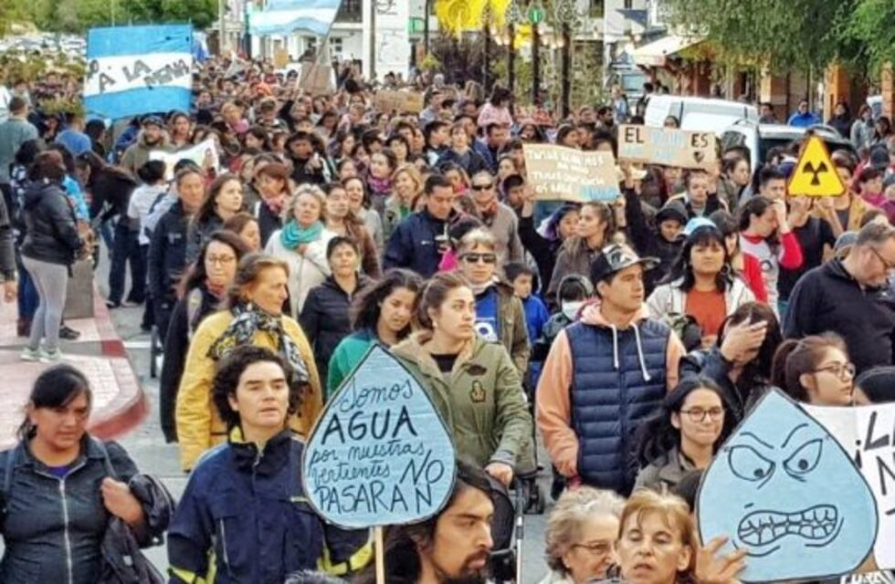 Esquel salió masivamente a las calles en contra de la megaminería