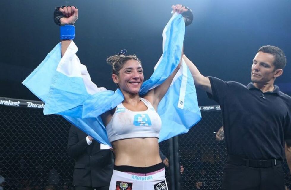 Orgullo tucumano: Silvana Gómez Juárez ganó en su debut en la jaula de Combate Americas
