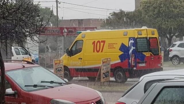La mujer de 70 años recibió la descarga eléctrica en un puesto de choripán de avenida Alem\u002E (El Doce TV)
