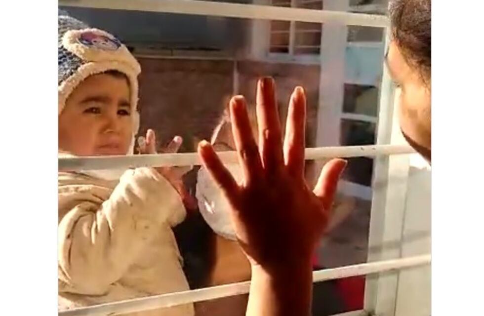 Regalo de la vida a través de la ventana de un hospital