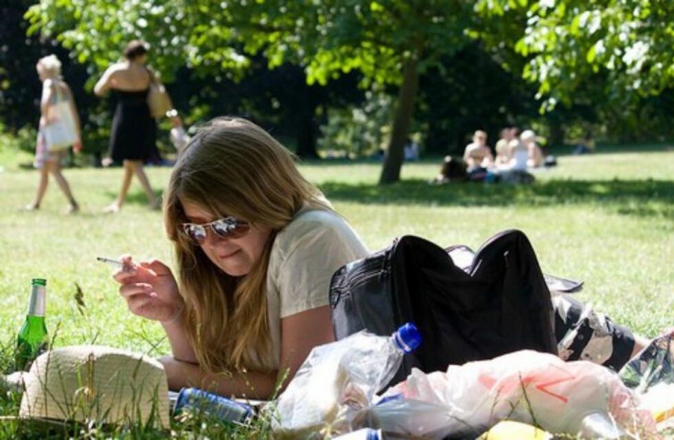 Impulsan un proyecto para que no se pueda fumar en las plazas y los parques