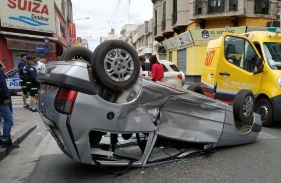 Una persona herida tras un impresionante accidente en el Centro de Córdoba