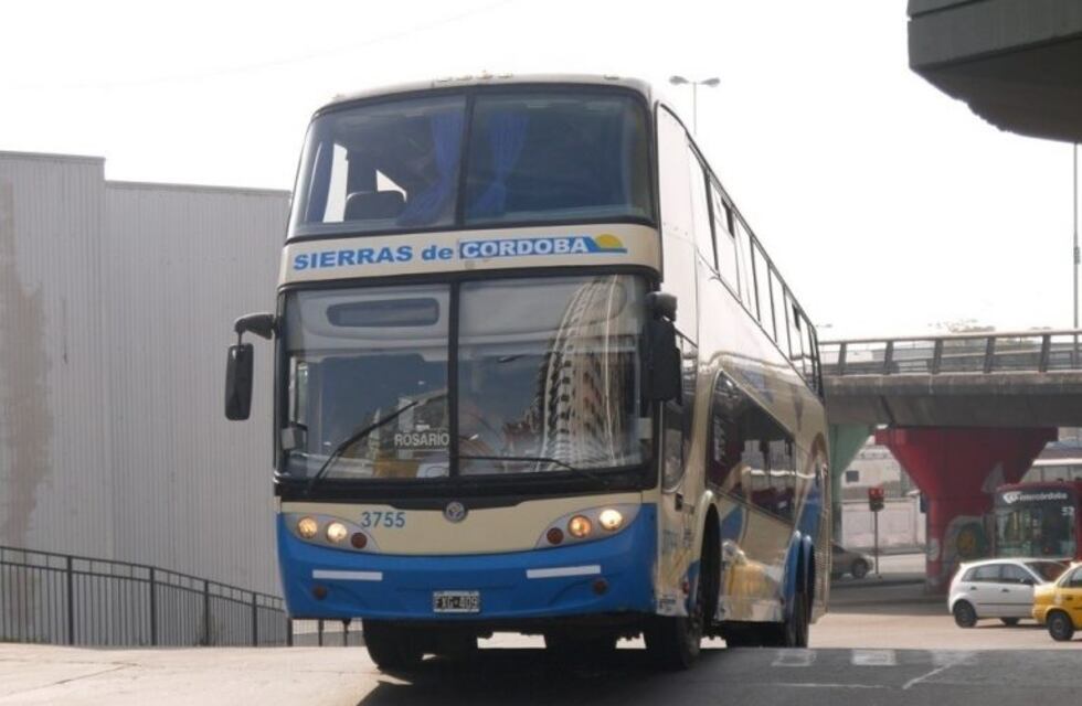 Pasajeros varados por un paro sorpresivo de un grupo de empresas de colectivos de larga distancia