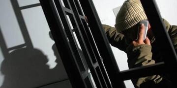 Los secuestradores virtuales llamaban a las víctimas y les pedían importantes sumas de dinero mientras simulaban que tenían a un familiar secuestrado\u002E