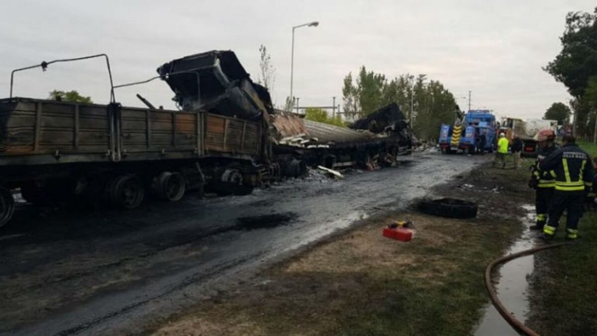 Choque de camiones en Villa María