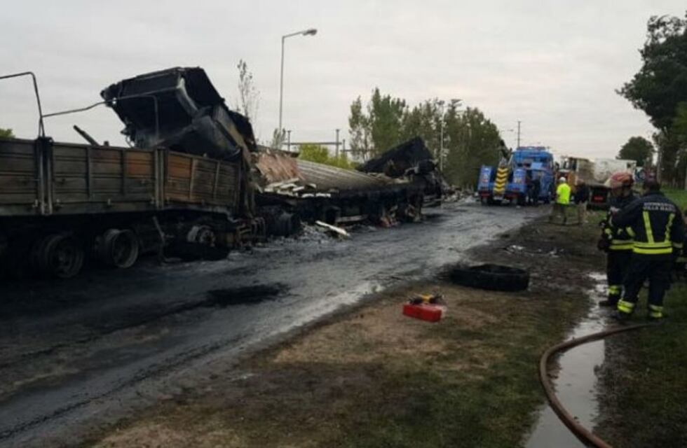 Un muerto por triple choque de camiones en Villa María