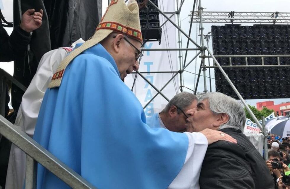 Para el Gobierno, el Papa respalda los gestos de la Iglesia con los Moyano