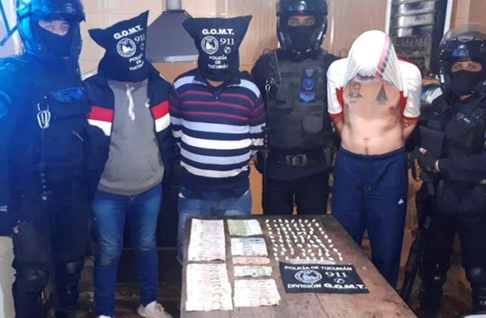 Tres sujetos fueron detenidos con 80 bochitas de cocaína y casi $5.000