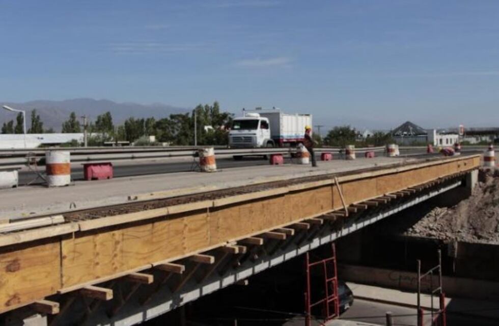 Joven falleció al intentar de cruzar el Acceso Sur