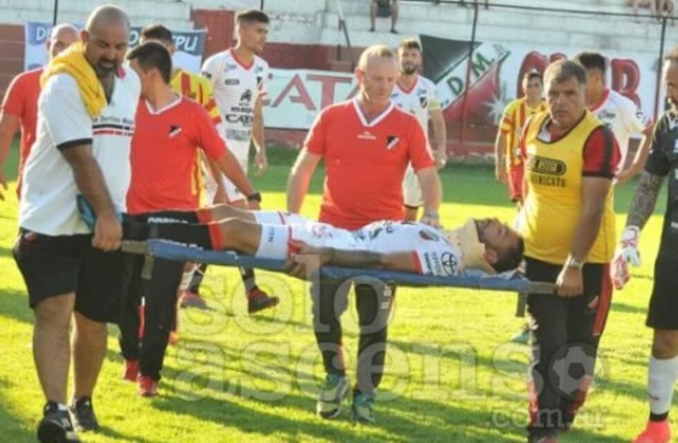 Un jugador de Deportivo Maipú impactó su cabeza contra la pared de la cancha