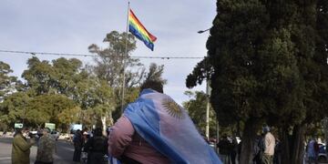 Por tercera vez, desapareció la bandera de la diversidad de género\u002E