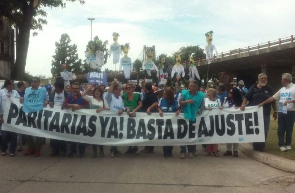 La Marcha Federal Educativa pasó por Santa Fe en un primer día de paro con alto acatamiento