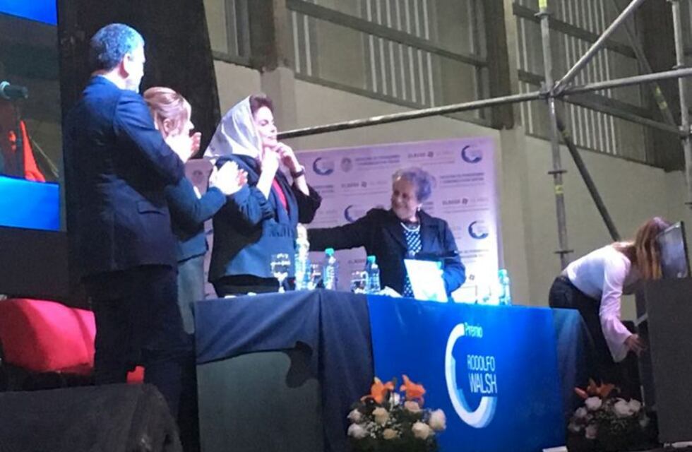 Dilma Rousseff recibió el premio Rodolfo Walsh y destacó la importancia de los gobiernos populares
