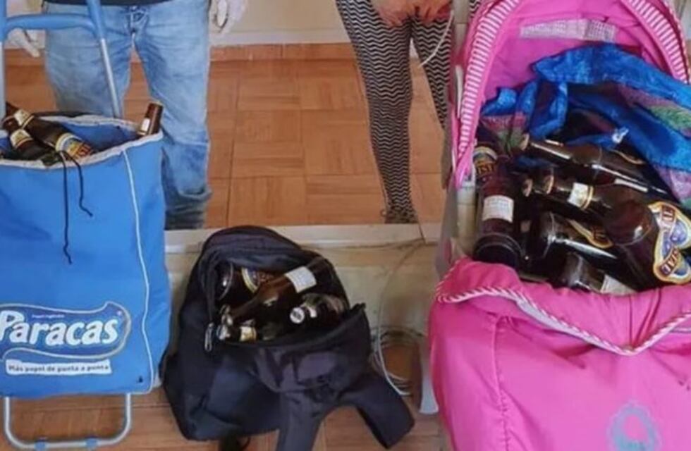 Una pareja fue detenida por usar el cochecito de su bebé para hacer delivery de cervezas