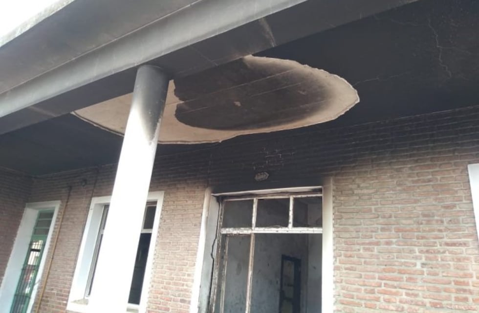 Incendio en la Escuela Nº 5: fotos exclusivas y confirmación de intencionalidad