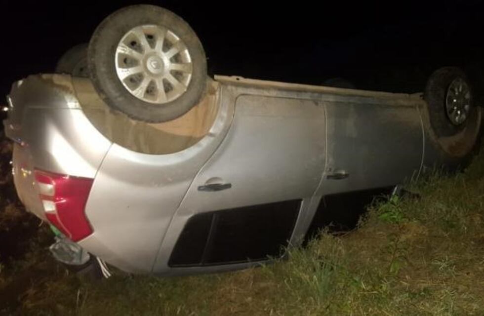 Dos policías protagonizaron un vuelco en la Ruta 34 y salieron ilesos