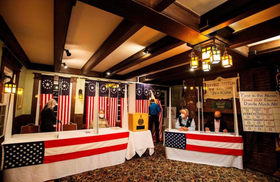 Elecciones en Estados Unidos: Joe Biden y Donald Trump se reparten victorias en los primeros pueblos escrutados