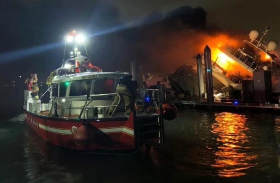Un incendio destruyó el yate de 7 millones de dólares del músico Marc Anthony