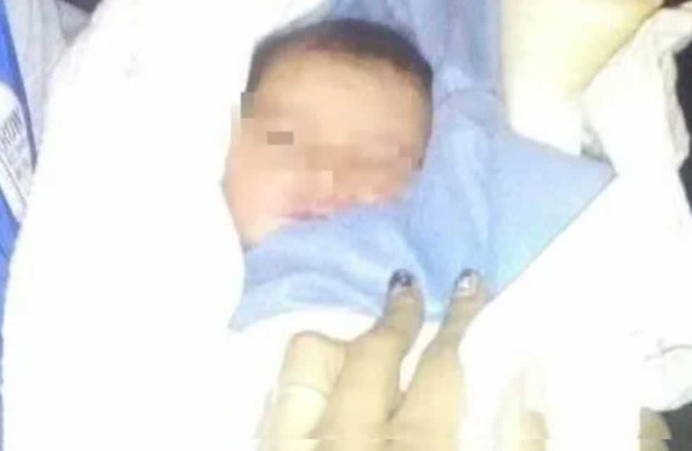 "Lo amo mucho y espero que me perdone": qué decía la nota que llevaba el bebé abandonado en Merlo