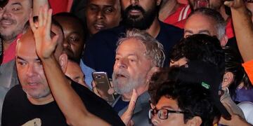 Former President Luiz Inacio Lula da Silva, leaves the metal workers union headquarters in Sao Bernardo do Campo, Brazil, Saturday, April 7, 2018\u002E Da Silva was taken into police custody later Saturday after a tense showdown with his own supporters, the capstone of an intense three days that underscored raw emotions over the incarceration of a once wildly popular leader who has been engulfed by corruption allegations\u002E (AP Photo/Thiago Bernardes/FramePhoto)