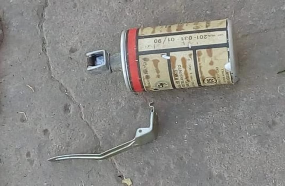 Hallaron una granada en el jardín de la casa de una presidenta vecinal