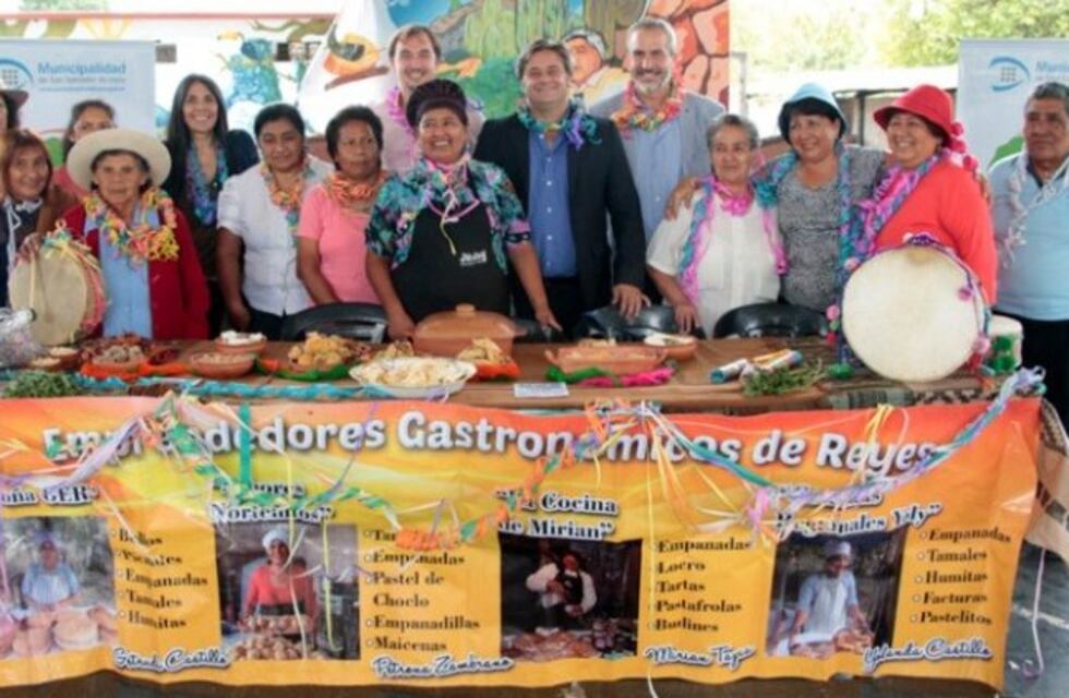 Jueves de Comadres solidario en Reyes