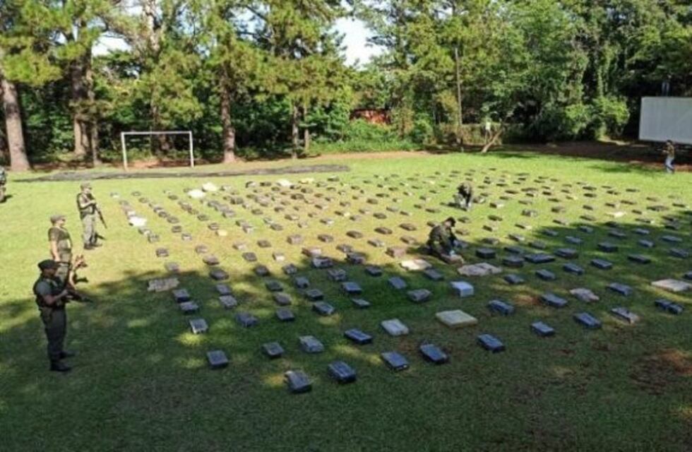 Golpe al narcotráfico: Gendarmería secuestró casi 3.500 kilos de marihuana en Peaje Victoria