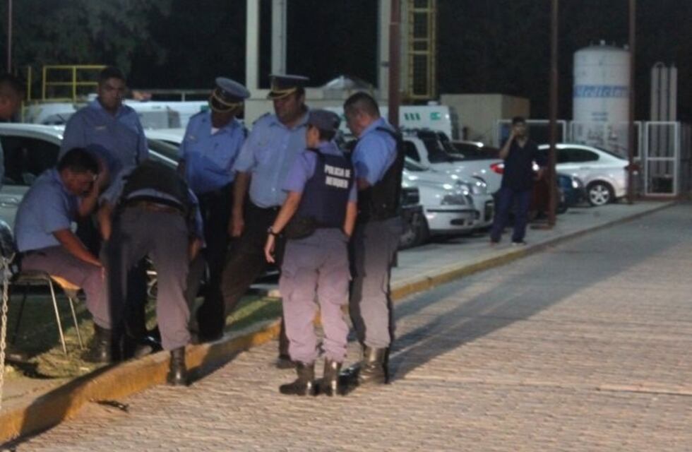 Dos delincuentes le robaron a un policía