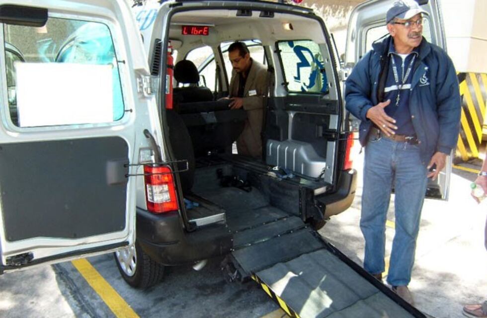 Transportistas de discapacitados cortan el servicio desde noviembre