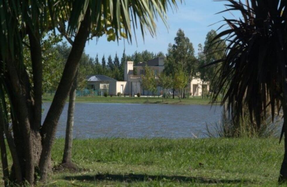 Asaltaron y maniataron a dos familias en el barrio Haras del Sur 1