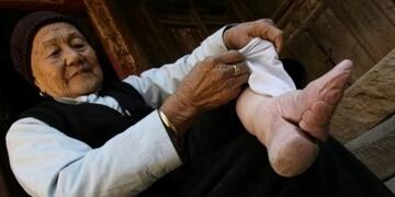 Tradición de los pies vendados\u002E (LA NACIÓN)