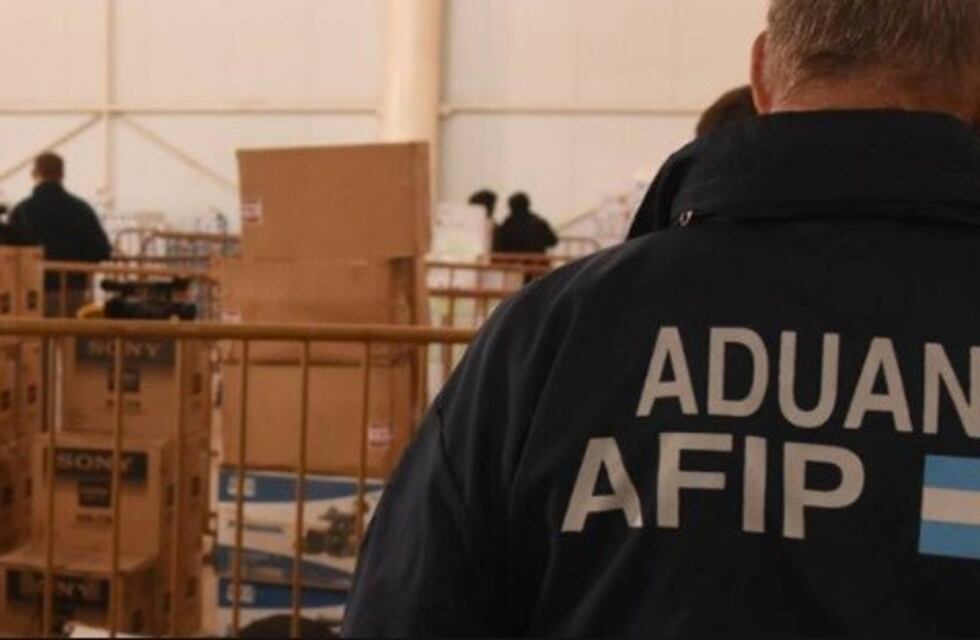 Detuvieron a un agente de la aduana por contrabando