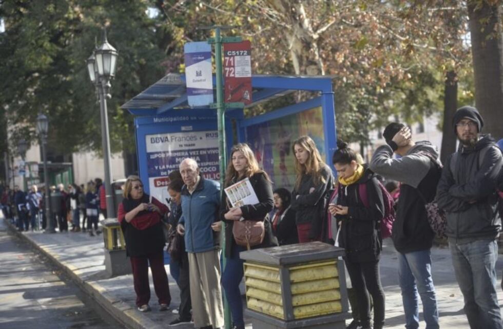 Hubo acuerdo con la UTA para levantar el paro y el servicio de transporte es normal